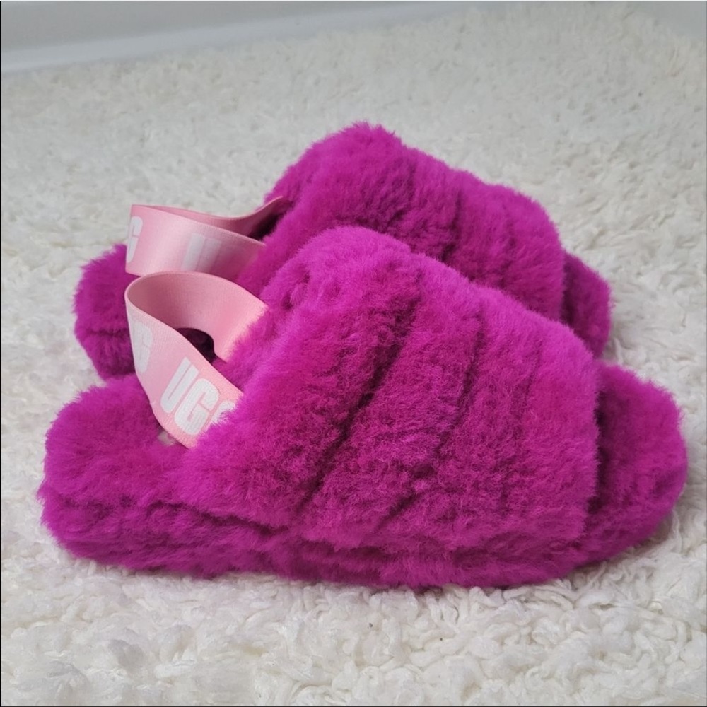New Ugg Slippers Dragonfruit size 7